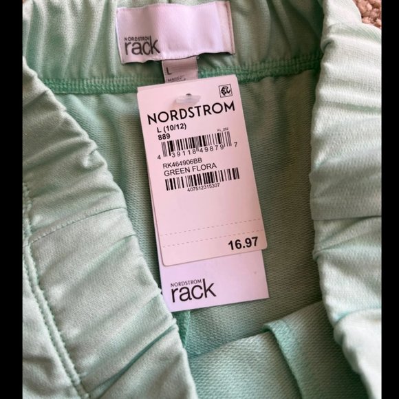 Shorts NWT - Picture 2 of 3